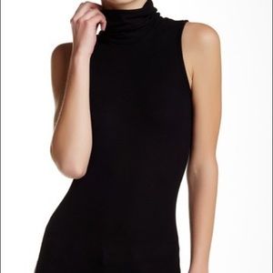 NWT, Halogen top in burgundy. Size M